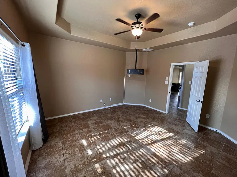 3943 Grissom Grv — Photo 12