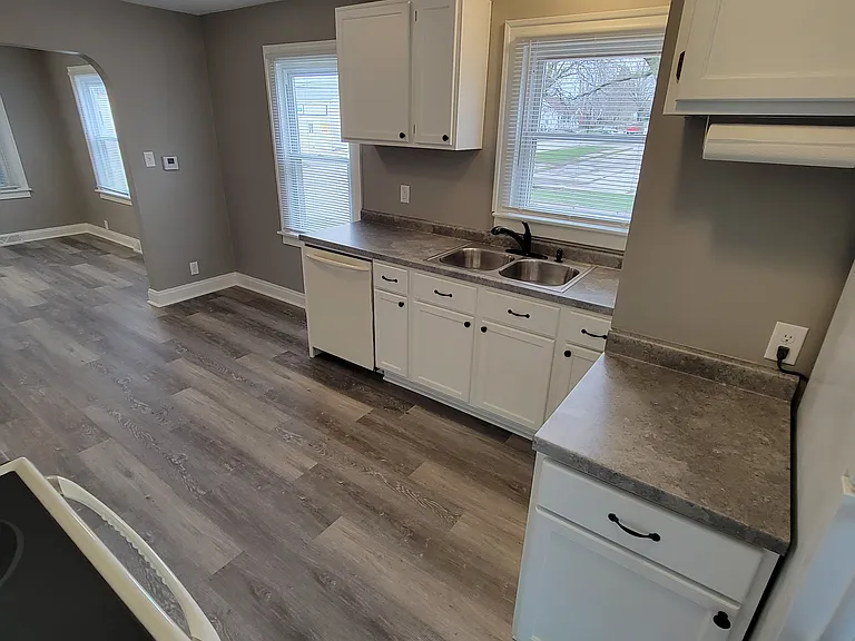 402 S McClun St — Photo 8