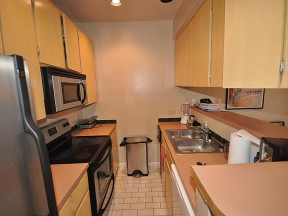 4th image of 905 W 22nd 1/2 St APT 101