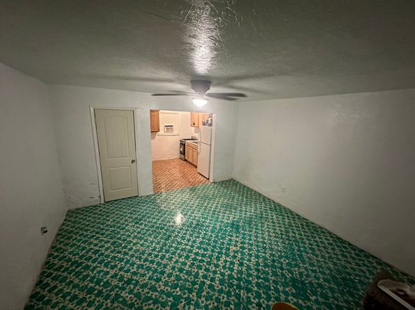 2704 S Avenue B #6