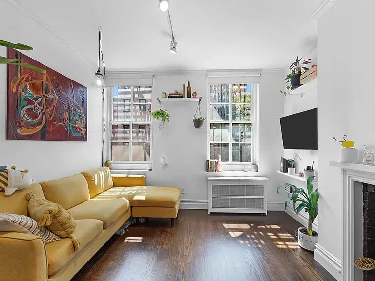 102 Greenwich Ave #7 — Photo 1