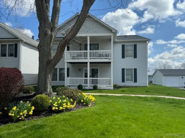 4809 Cambridge Dr APT A, Lockport, NY 14094