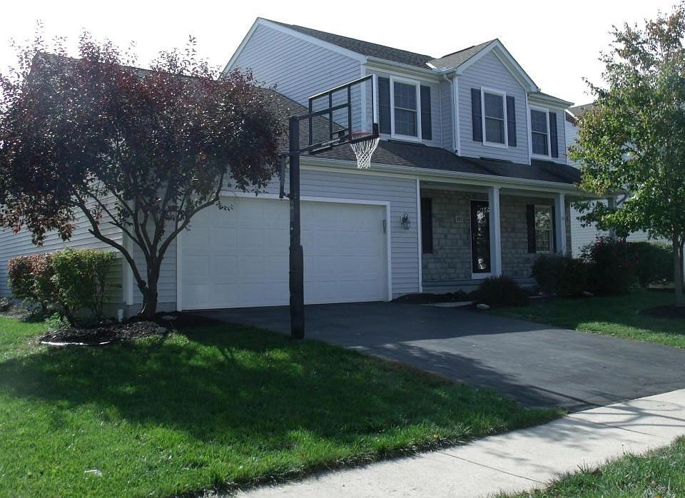 1st image of 823 Edgewater Ln
