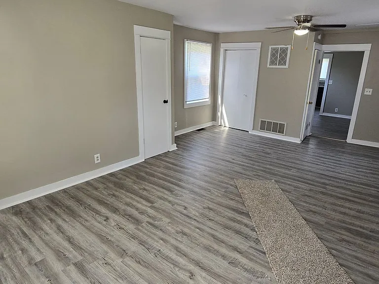 110 E Jackson St — Photo 2