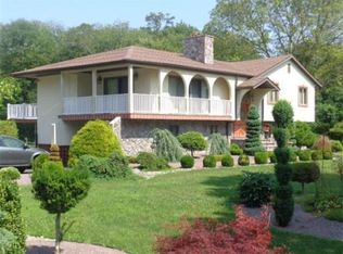 892 Fisher Rd, Dartmouth, MA 02747