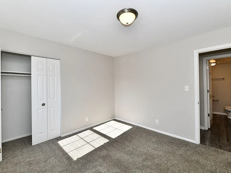 Park Lane Apartments — Photo 7