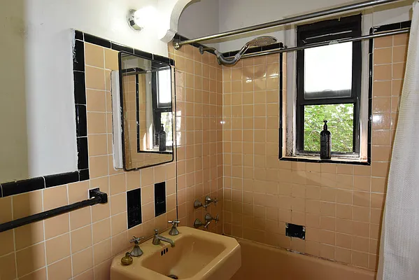 Rented by Zuz Realty | media 17