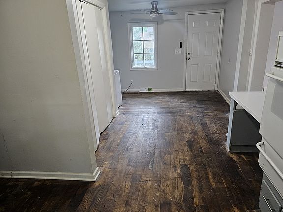 5th image of 733 Washington St #1