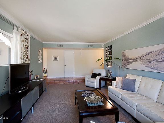 4th image of 705 E Kaler Dr
