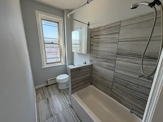 2040 Pratt St — Photo 7