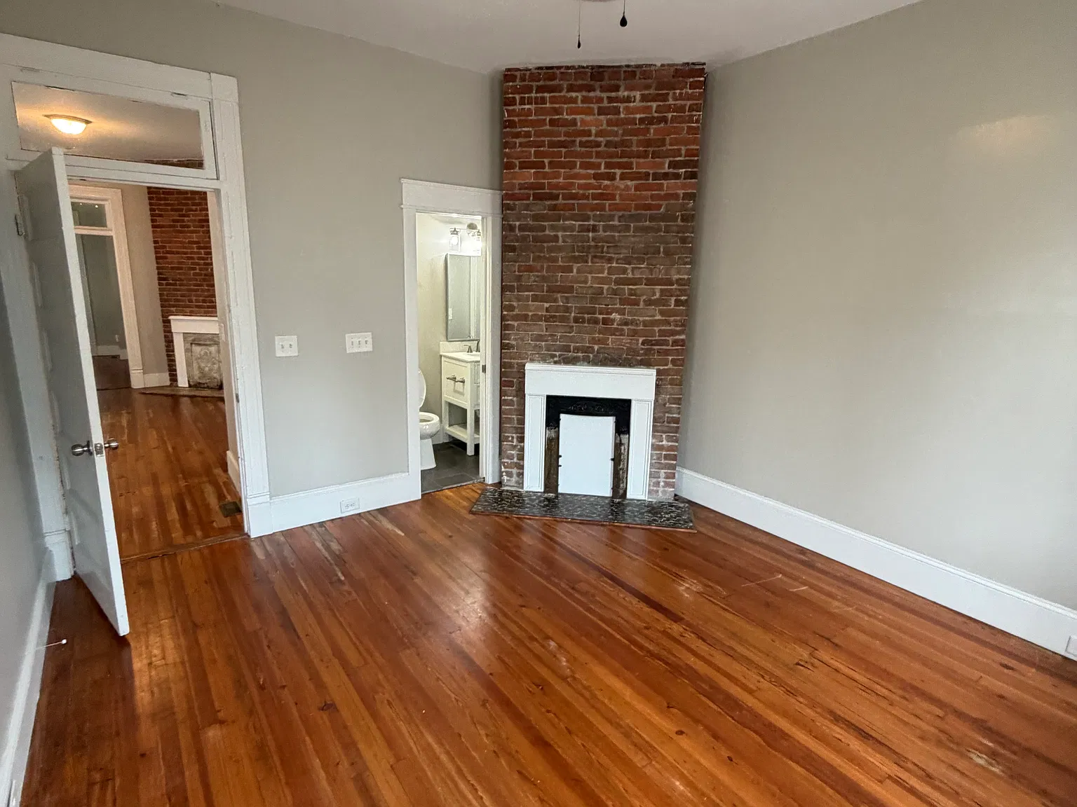3 bed, 963 sqft, $6,000 — Photo 2