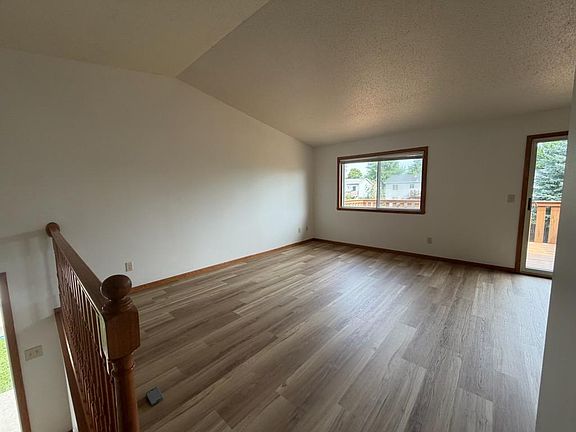 5th image of 1010 Oak Pl