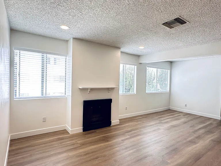 497 El Molino Ave #209 — Photo 2