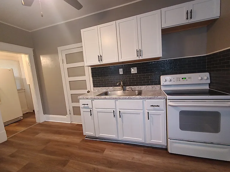 824 N Liberty St — Photo 8