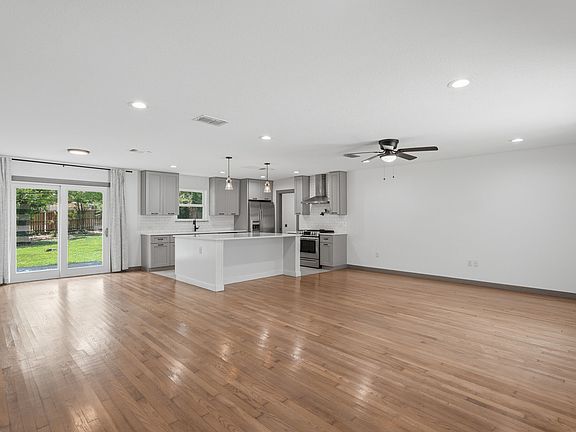 3rd image of 529 LAUREL LN