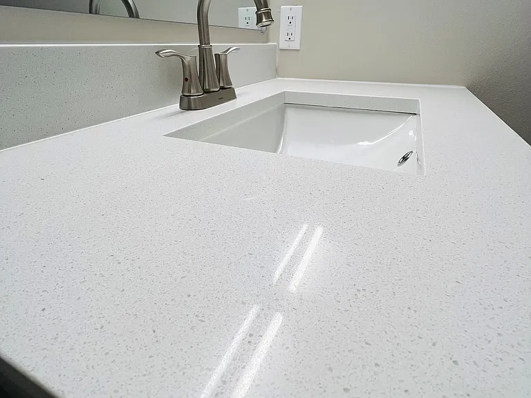 Country Club Place Apartments — Photo 12