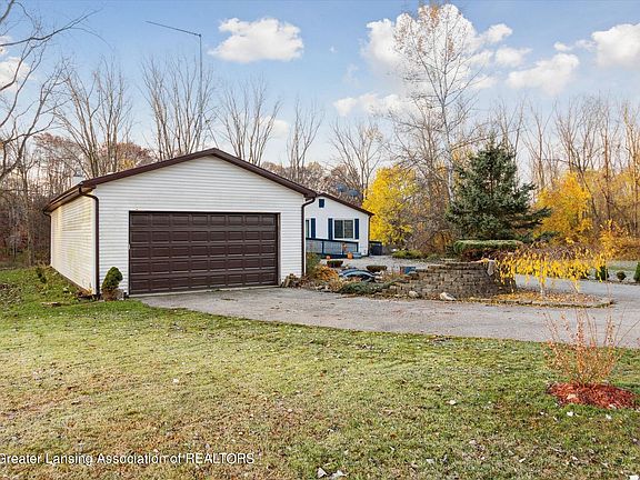 2nd image of 9201 Lakeside Dr