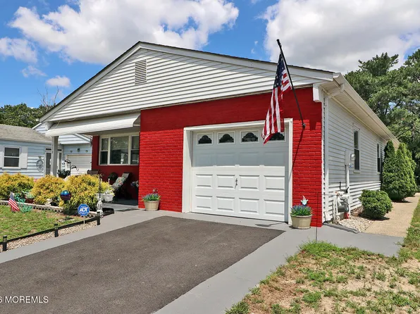 112 Santiago Drive, Toms River, NJ 08757