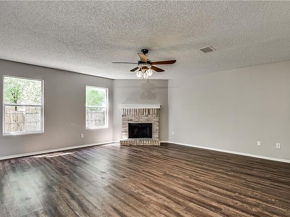 3rd image of 4301 Silverthorne Dr