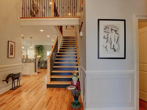3rd image of 334 Peartree Dr