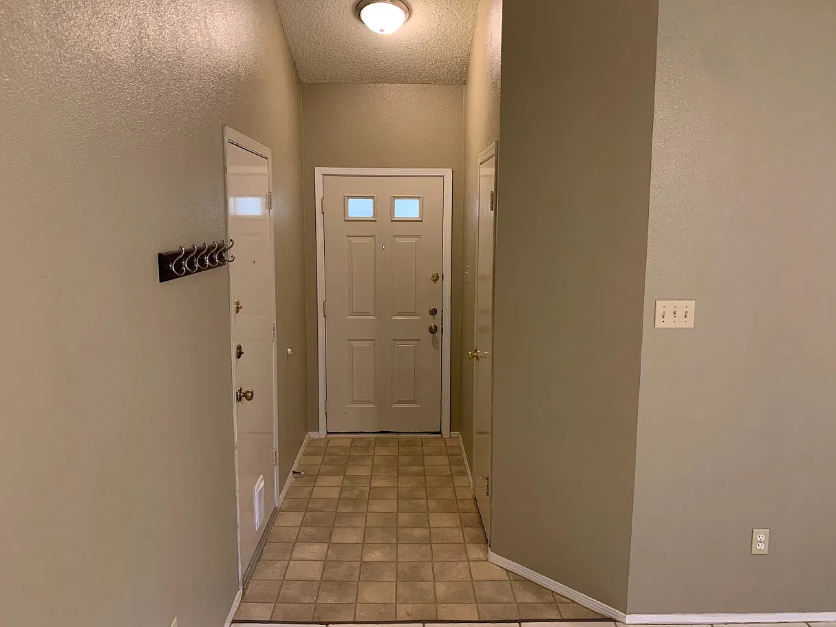 Silverstone Dr. 4419 -- Greg - 1 — Photo 4