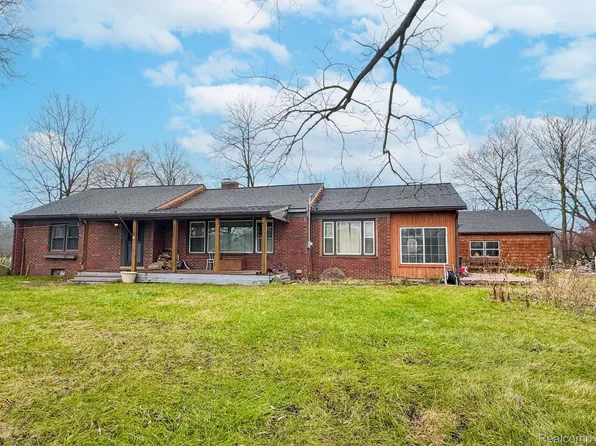 11637 Miller Rd, Gaines, MI 48436