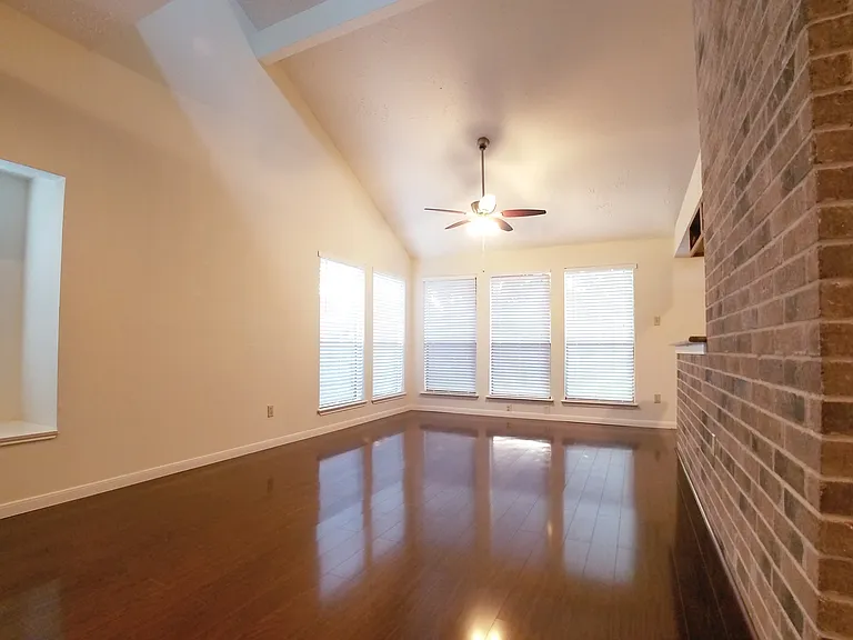 2111 Echo Rdg — Photo 11