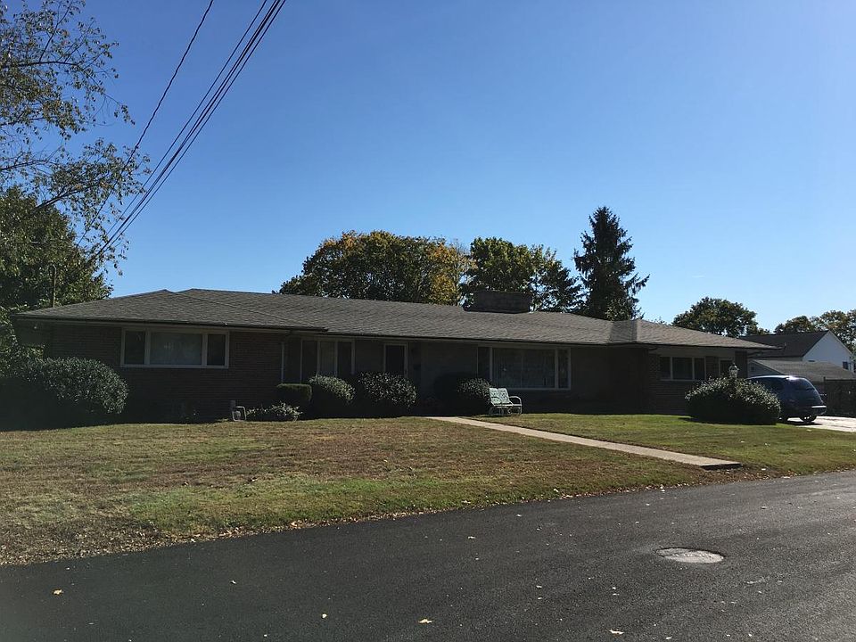 4 bedroom, 2 bath spacious ranch style home. Kitchen, livin