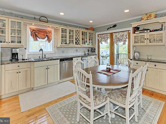 4th image of 10950 Victor Dr