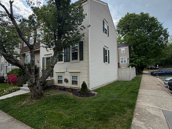 3rd image of 2376 Hunters Square Ct