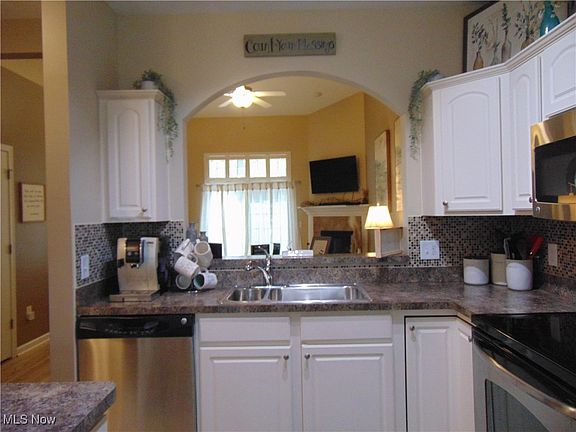 5th image of 1395 E Cross Creek Dr