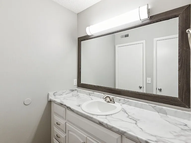 Meadow Glen Apartments — Photo 9