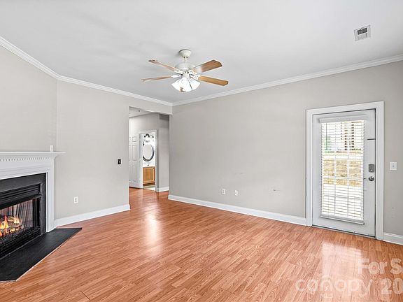 4th image of 21231 Hickory St