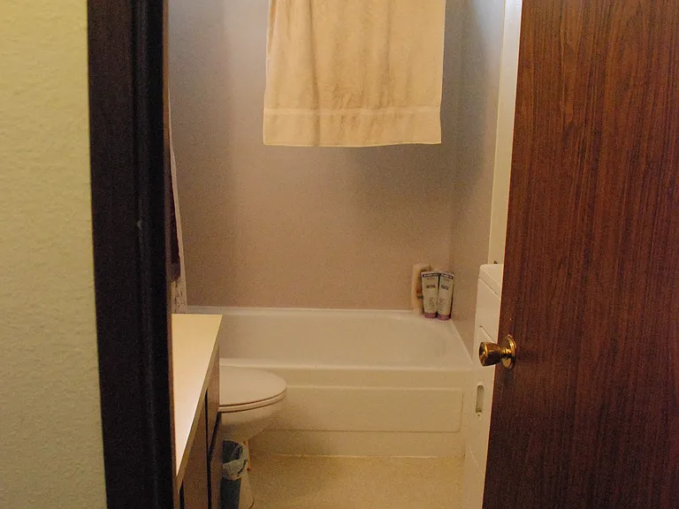 2030 NW Turner Dr #B — Photo 9