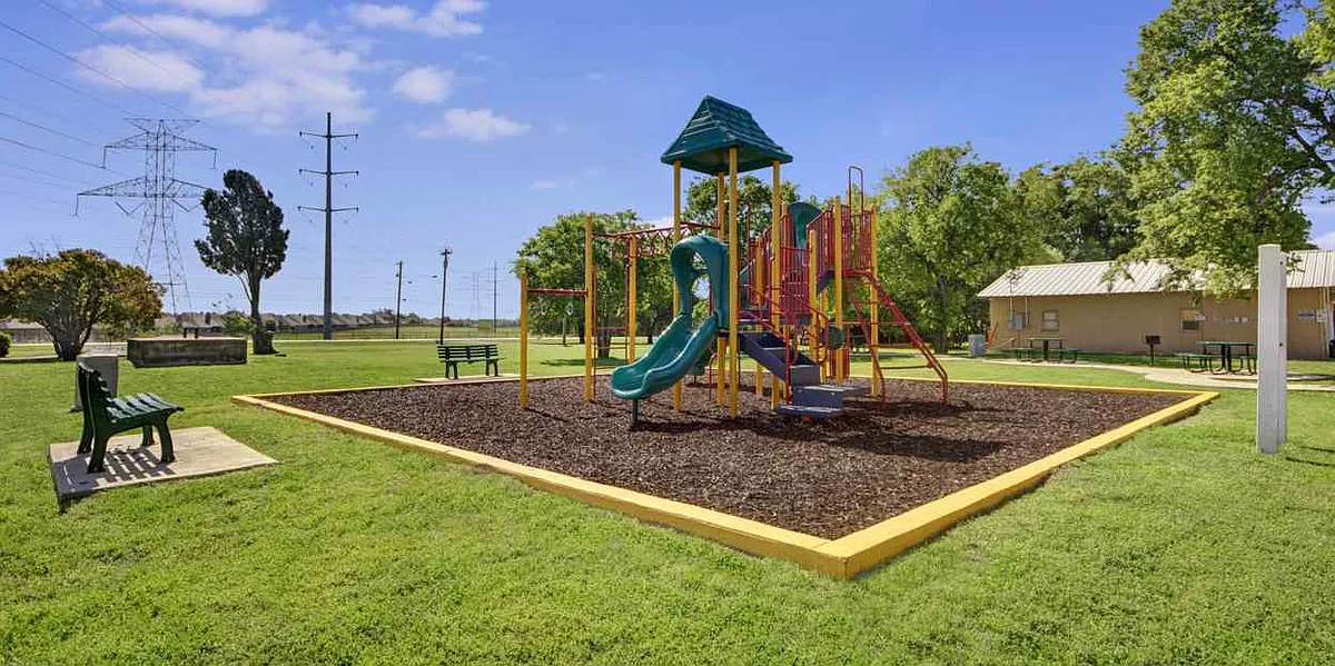 Building Photo - Hampton Acres