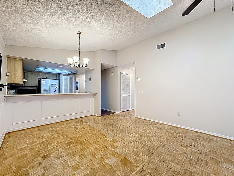 3033 Dunhill Dr — Photo 7
