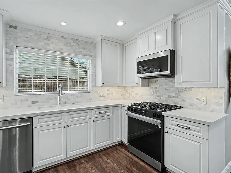 726 Thistlewood Dr — Photo 8