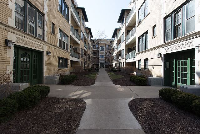 1st image of 4312 N Clarendon Ave #K08j