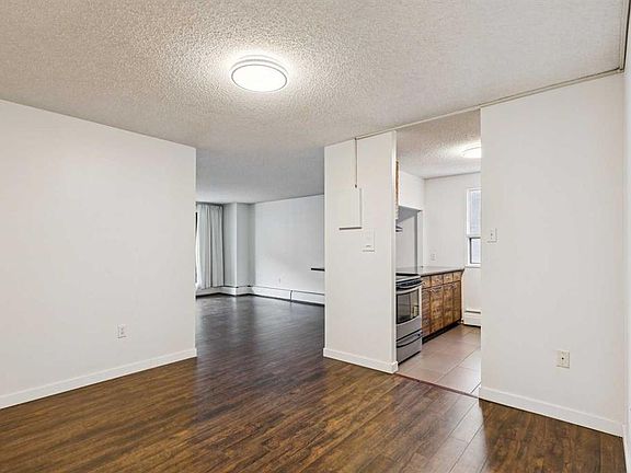 5th image of 718 S 12th Ave SW #306