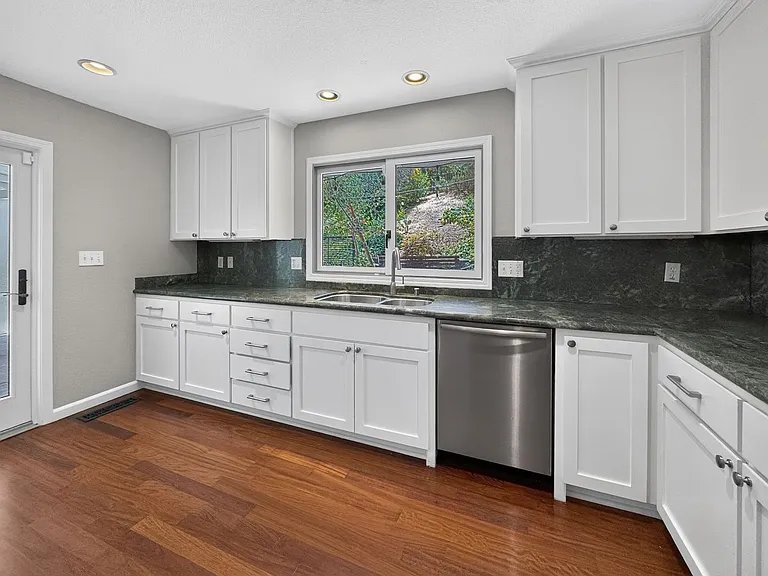1 Kirkcrest Ct — Photo 11