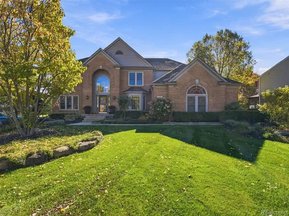 3797 Deer Springs Dr, Rochester, MI 48306