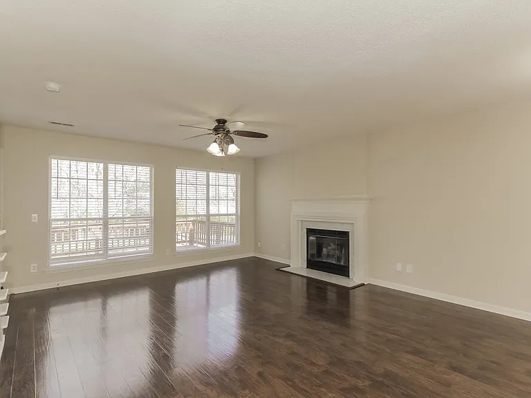 544 Carlisle Dr — Photo 7