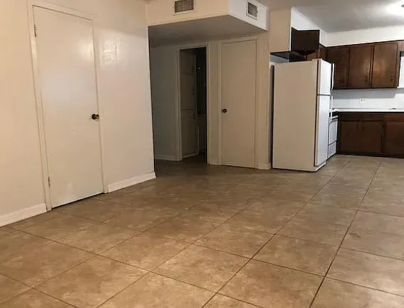 1516 Kent Ave — Photo 4
