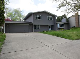 2458 Western Ave N, Roseville, MN 55113