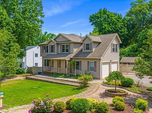 15 Locust Drive, Kings Park, NY 11754