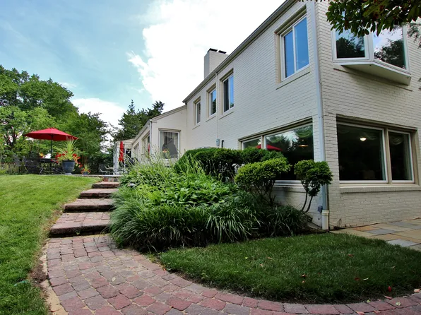 7213 Regent Dr, Alexandria, VA 22307