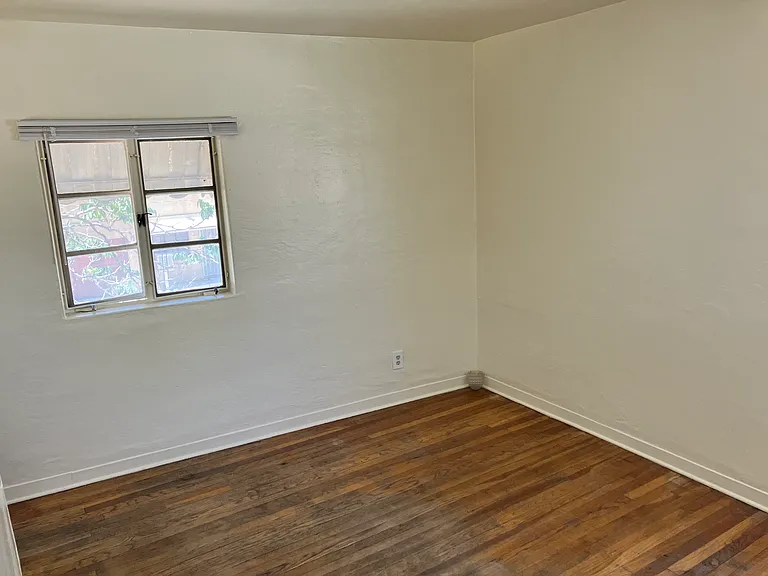 112 Mesa St SE #1/2 — Photo 8