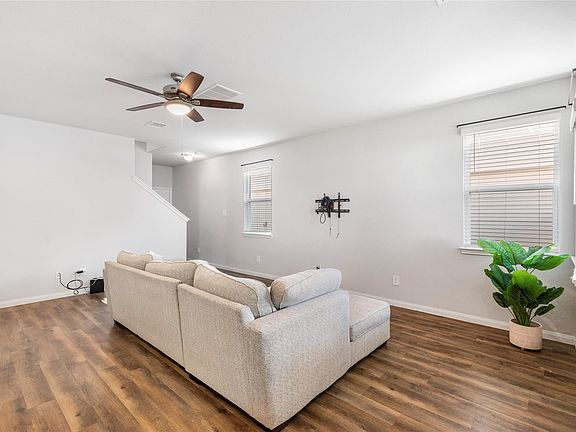 4th image of 1425 Desire Ln