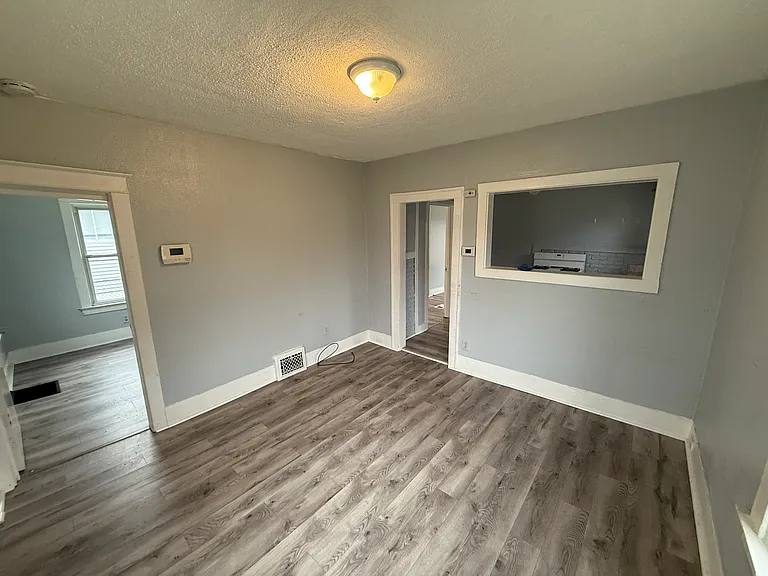 442 S Marshall St — Photo 3
