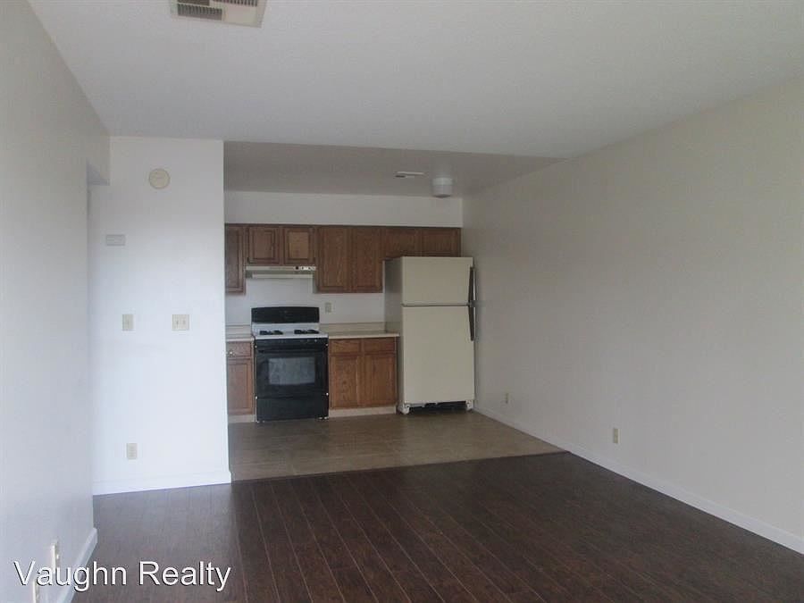 2nd image of 425 Rick Ct APT A